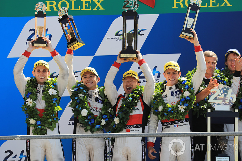 Podio: i vincitori della gara Timo Bernhard, Earl Bamber, Brendon Hartley, Porsche Team, al secondo 