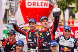 Podium: ganadore, Thierry Neuville, Nicolas Gilsoul, Hyundai Motorsport, segundo, Hayden Paddon, Seb
