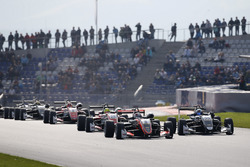 Педро Пике, Van Amersfoort Racing Dallara F317 - Mercedes-Benz и Дэвид Бекманн, Motopark, Dallara F3