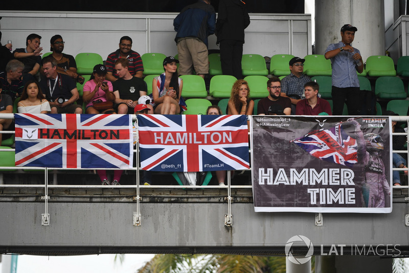 Lewis Hamilton, Mercedes AMG F1 fans and banners