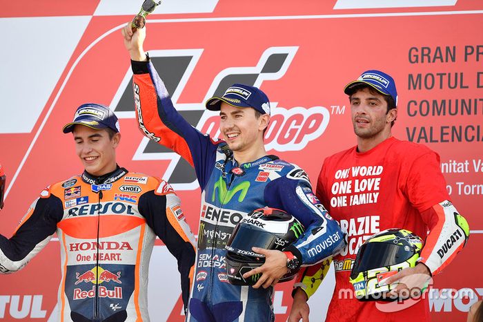 Podium: ganador, Jorge Lorenzo, Yamaha Factory Racing, segundo, Marc Márquez, Repsol Honda Team, tercero, Andrea Iannone, Ducati Team