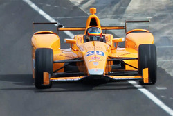 Фернандо Алонсо, Andretti Autosport Honda покидает пит-лейн в первый раз