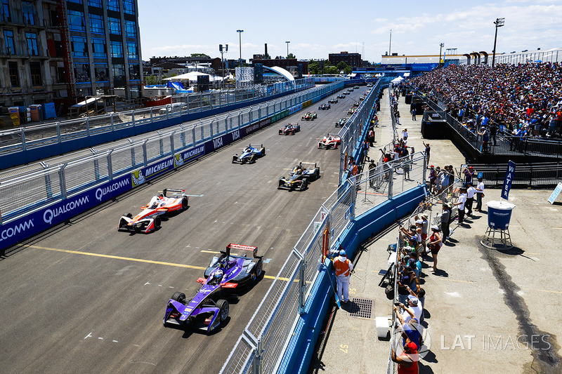 Arrancada Sam Bird, DS Virgin Racing, and Felix Rosenqvist, Mahindra Racing líder