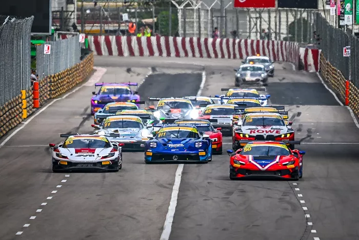 Qualifying race start action