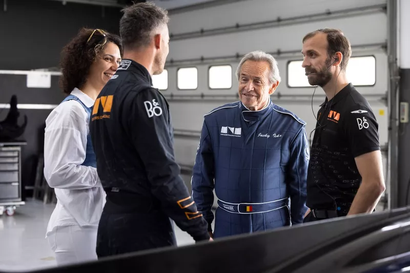 Jacky Ickx, Genesis Magma Racing Genesis