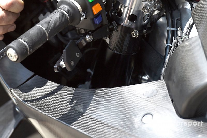 De duimrem van Cal Crutchlow