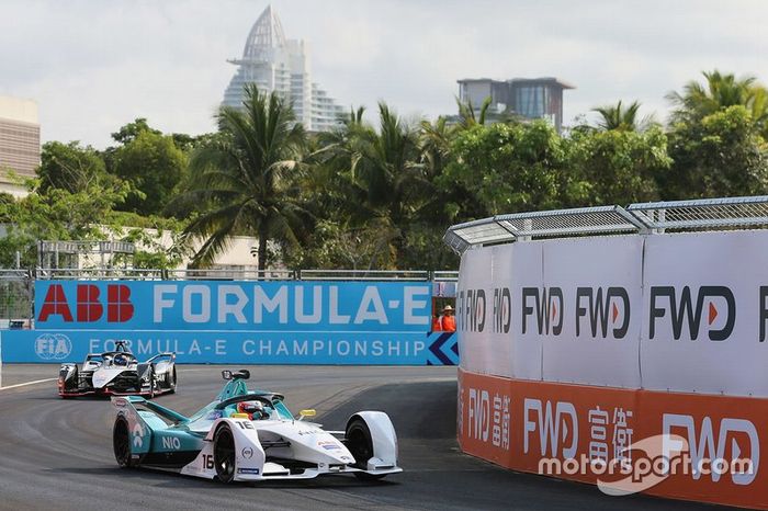 Oliver Turvey, NIO Formula E Team, NIO Sport 004 leads Sébastien Buemi, Nissan e.Dams, Nissan IMO1