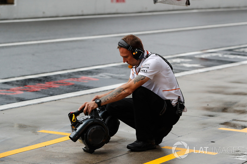 Инженер McLaren