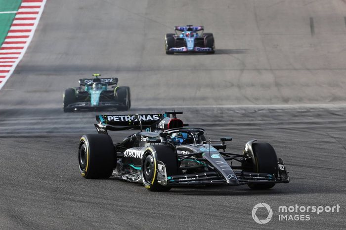 George Russell, Mercedes F1 W14, Fernando Alonso, Aston Martin AMR23, Esteban Ocon, Alpine A523