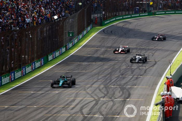 Sebastian Vettel, Aston Martin AMR22, Pierre Gasly, AlphaTauri AT03, Mick Schumacher, Haas VF-22, Valtteri Bottas, Alfa Romeo C42.