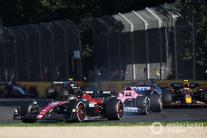 Zhou Guanyu, Alfa Romeo C43, Esteban Ocon, Alpine A523, Sergio Pérez, Red Bull Racing RB19