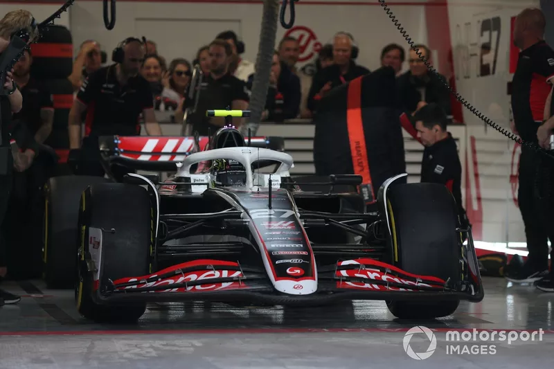 Nico Hulkenberg, Haas VF-24, quitte le garage