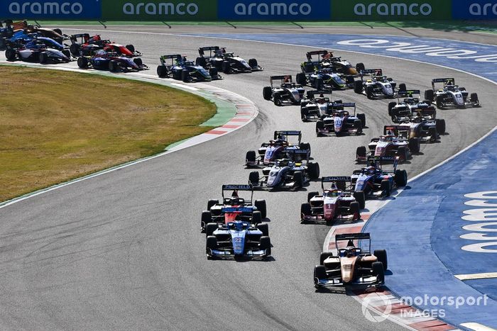 Arrancada Alexander Peroni, Campos Racing, Matteo Nannini, Jenzer Motorsport, Richard Verschoor, MP Motorsport, Oscar Piastri, Prema Racing