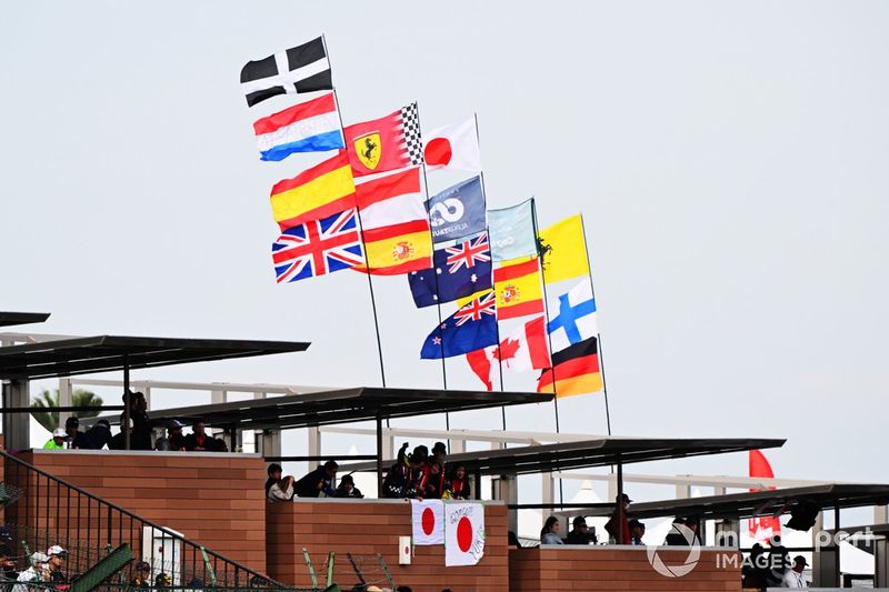 Banderas internacionales en el circuito