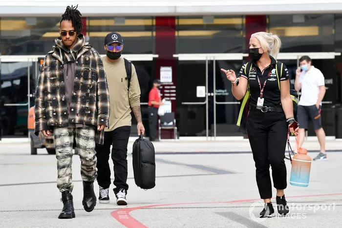Lewis Hamilton, Mercedes llega al circuito 
