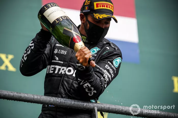 Podio: ganador de la carrera Lewis Hamilton, Mercedes-AMG F1 celebra