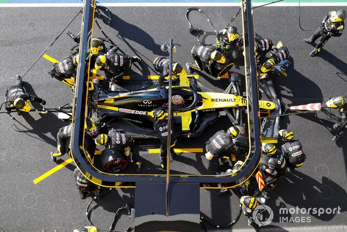 Daniel Ricciardo, Renault F1 Team R.S.20, pit stop