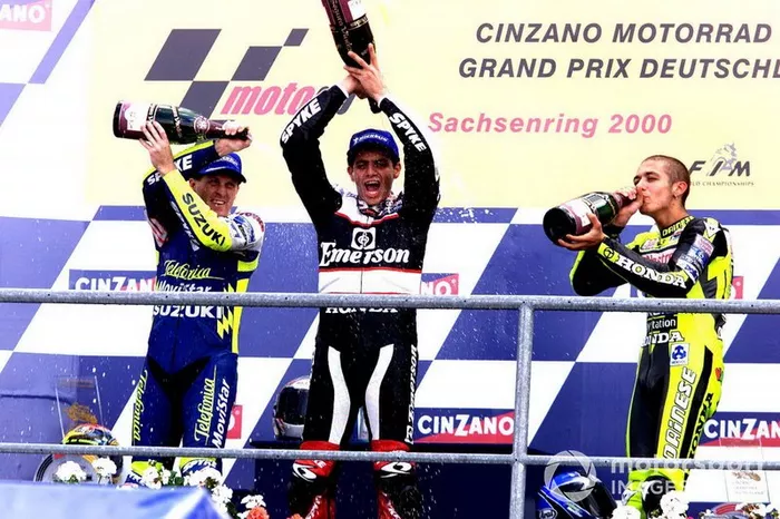 2000: 1. Alex Barros, 2. Valentino Rossi, 3. Kenny Roberts Jr.