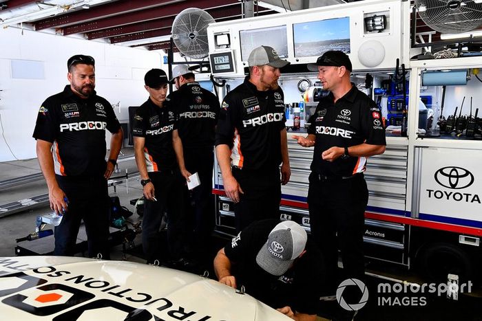  Matt DiBenedetto, Leavine Family Racing, Toyota Camry Procore crew