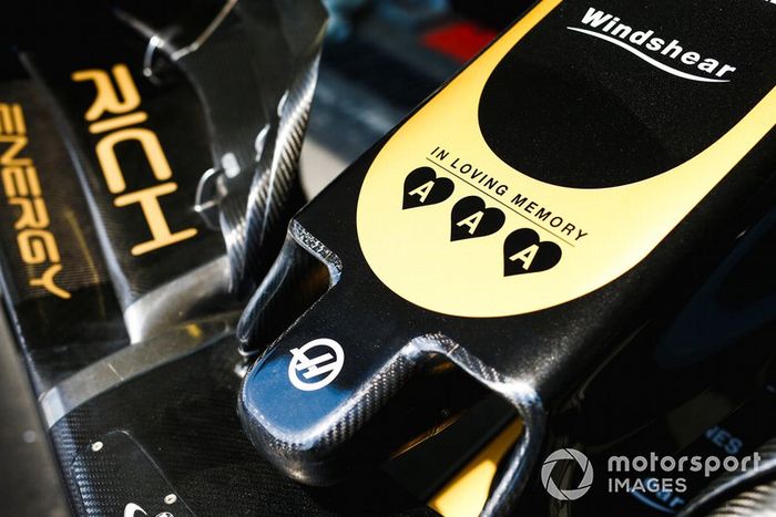 Un homenaje a los hijos del propietario de Jack & Jones, Anders Holch Povlsen, que murieron en los atentados con bombas en el hotel de Sri Lanka en el morro del coche del equipo de Haas F1 VF-19