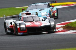 Toyota GR010 - Hybrid №8 команды Toyota Gazoo Racing, класс LMH: Себастьен Буэми, Брендон Хартли, Рио Хиракава