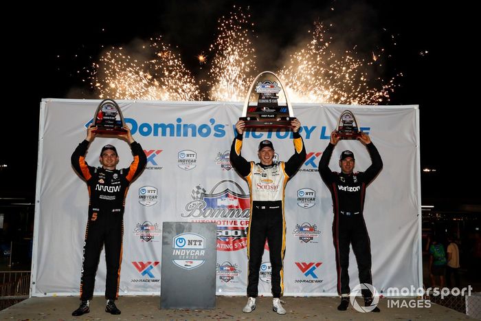 Ganador Josef Newgarden, Team Penske Chevrolet, segundo lugar Patricio O'Ward, Arrow McLaren SP Chevrolet, tercer lugar Will Power, Team Penske Chevrolet