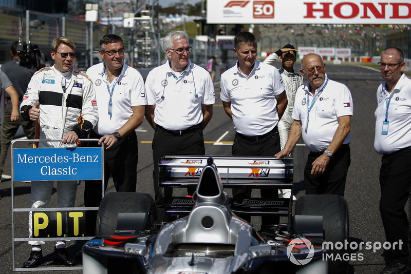 Mika Hakkinen, McLaren MP4-13 lors des Legends F1 30th Anniversary Lap Demonstration