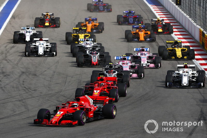 Arrancada, Sebastian Vettel, Ferrari SF71H, Kimi Raikkonen, Ferrari SF71H y Kevin Magnussen, Haas F1 Team VF-18
