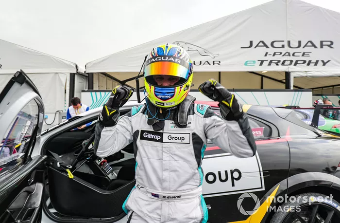 Simon Evans, Team Asia New Zealand celebra