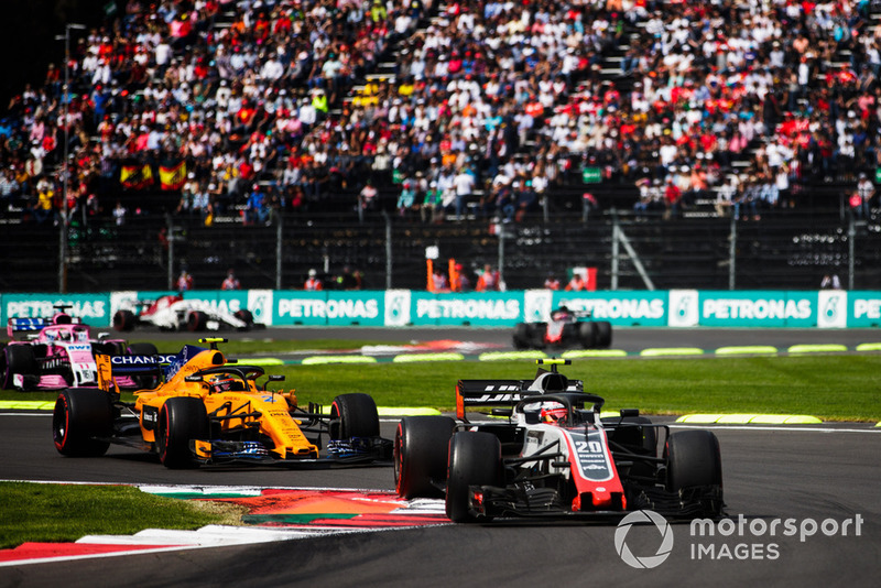 Kevin Magnussen, Haas F1 Team VF-18, Stoffel Vandoorne, McLaren MCL33