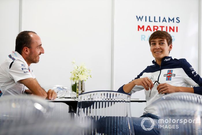 Robert Kubica, Williams Martini Racing, habla con el piloto de Williams firmando para 2019 George Russell