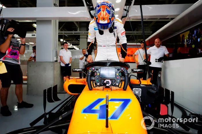 Lando Norris, McLaren MCL33, climbs into the car in the garage