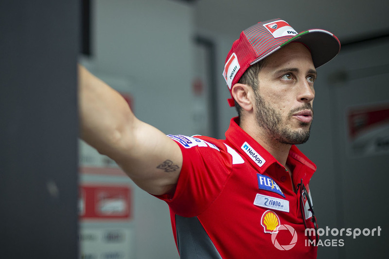 "Não sei os detalhes, não quero entrar nisso, é uma situação estranha", disse Dovizioso. "Acontece frequentemente na Ducati ou para determinados pilotos, mas não compreendo os detalhes e não quero entrar nisso e dar a minha opinião."