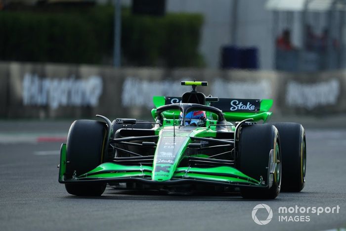 Zhou Guanyu, Stake F1 Team Kick Sauber C44