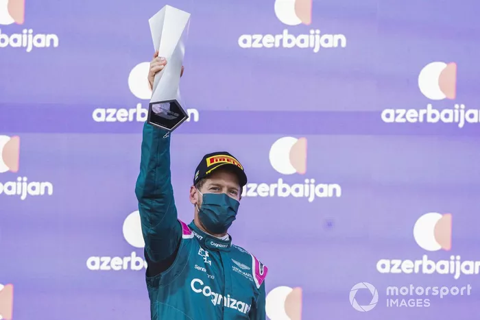 Podio: segundo lugar Sebastian Vettel, Aston Martin