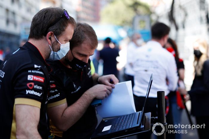 Los ingenieros de DS Techeetah en la red