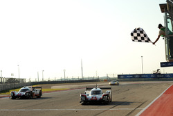 Экипаж №2 команды Porsche Team, Porsche 919 Hybrid: Брендон Хартли, Эрл Бамбер, Тимо Бернхард