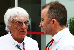 Bernie Ecclestone mit Paddy Lowe, Mercedes AMG F1