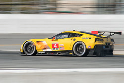 Feuer: #4 Corvette Racing Chevrolet Corvette C7.R: Oliver Gavin, Tommy Milner, Marcel Fässler