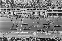 Start: Graham Hill, Team Lotus 49 Ford Cosworth, Jack Brabham, Brabham BT24 Repco, Dan Gurney, Eagle T1G-Weslake, Jim Clark, Team Lotus 49 Ford Cosworth, Bruce McLaren Eagle T1G-Weslake, Denny Hulme, Brabham BT24 Repco, Chris Amon, Ferrari 312, Jochen Rindt, Cooper T81B Maserati, Chris Irwin, BRM P83, Jackie Stewart, BRM P261, Jo Siffert, Cooper T81 Maserati, Pedro Rodriguez, Cooper T81 Maserati), Mike Spence, BRM P83