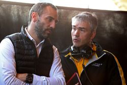 Cyril Abiteboul, Renault Sport F1 Team Managing Director, Nick Chester, Renault Sport F1 Team RS17 C