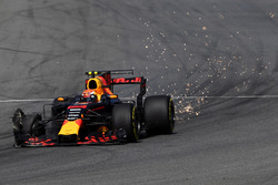 Temporada 2017 F1-italian-gp-2017-max-verstappen-red-bull-racing-rb13-front-puncture