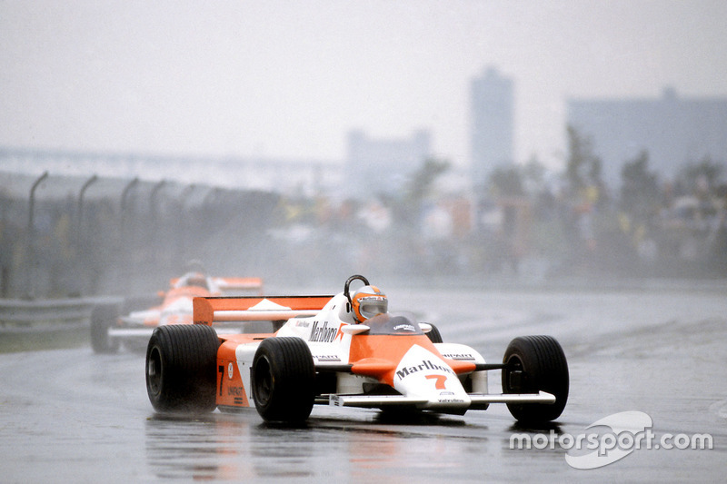 John Watson, McLaren MP4/1-Ford Cosworth devant Mario Andretti, Alfa Romeo 179C