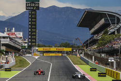 Felipe Massa, Williams FW40, as Kimi Raikkonen, Ferrari SF70H