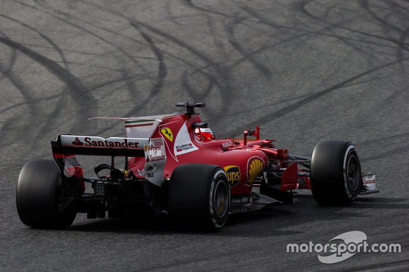 Kimi Raikkonen, con el Ferrari SF70H
