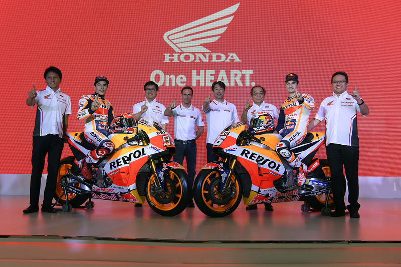 Marc Marquez, Repsol Honda Team, Dani Pedrosa, Repsol Honda Team con los miembros de Astra Honda Motor