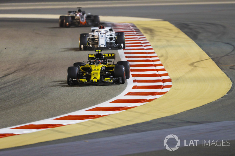 Carlos Sainz Jr., Renault Sport F1 Team R.S. 18, Marcus Ericsson, Sauber C37 Ferrari, and Romain Gro