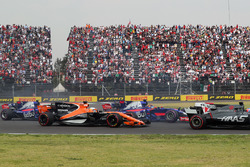 Fernando Alonso, McLaren MCL32 au départ
