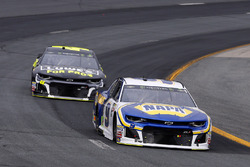 Chase Elliott, Hendrick Motorsports, Chevrolet Camaro NAPA Auto Parts and Jimmie Johnson, Hendrick Motorsports, Chevrolet Camaro Lowe's for Pros