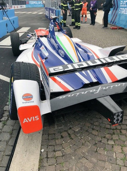 El auto de Felix Rosenqvist, Mahindra después del choque
